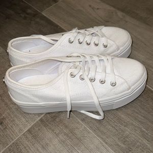 White platform Steve Madden’s